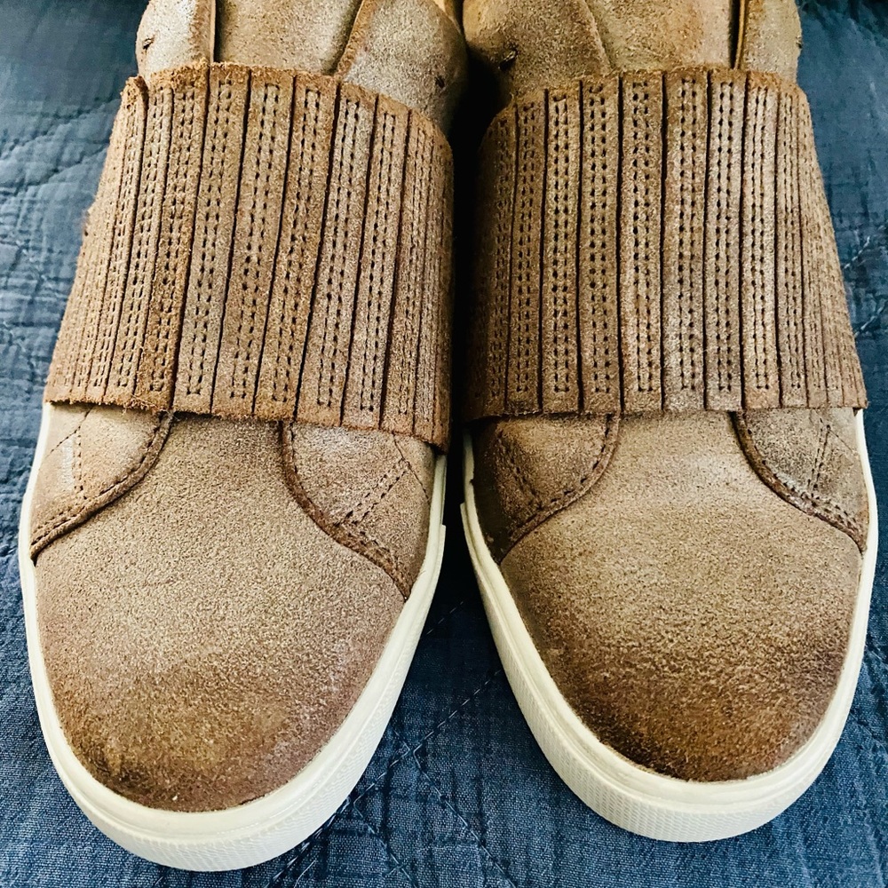 🍄SOLD🍄 Frye Ivy Gore Slip On’s NWOB - Picture 2 of 5
